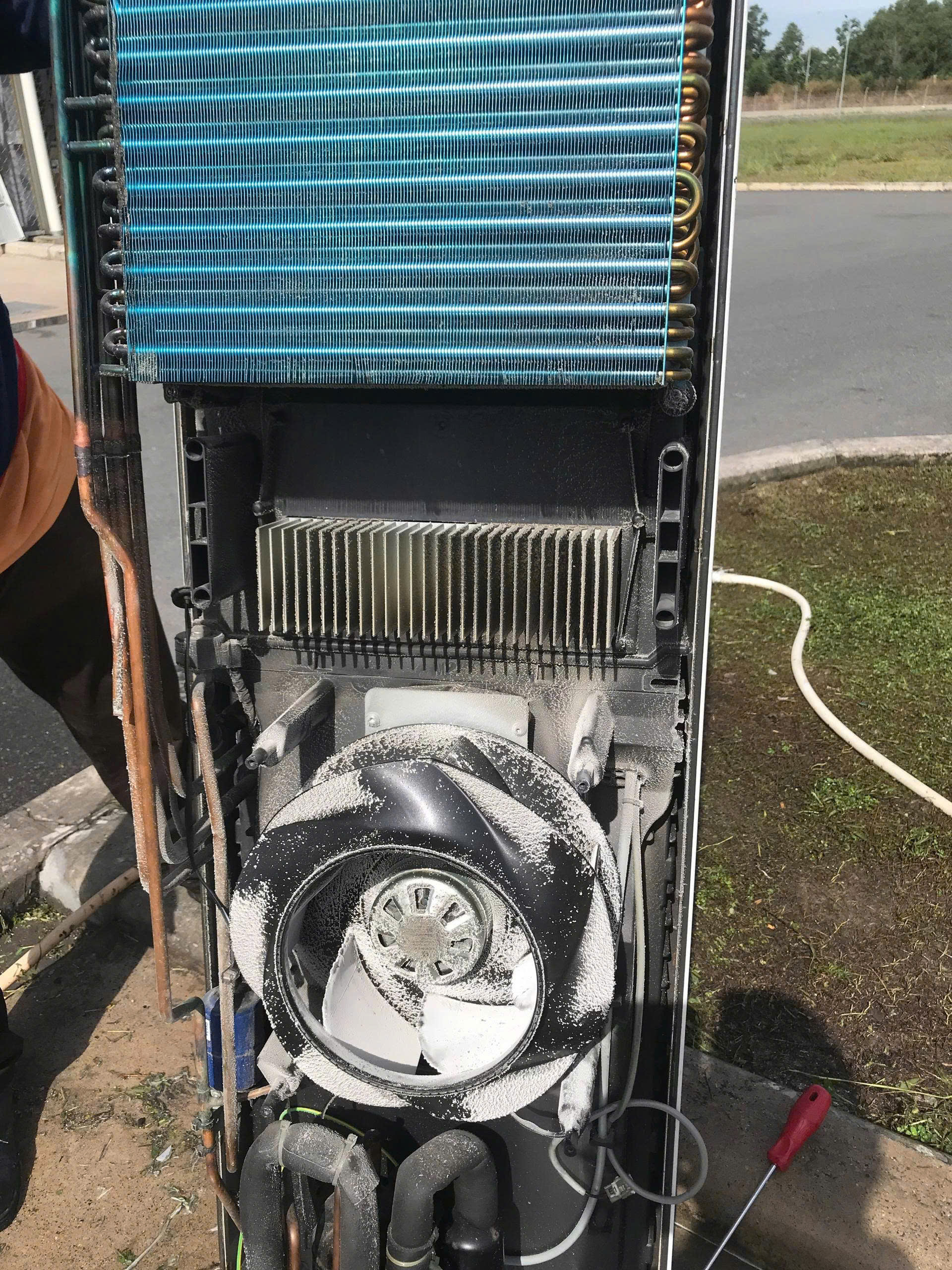 ve-sinh-may-lanh-rittal-kcn-phu-my