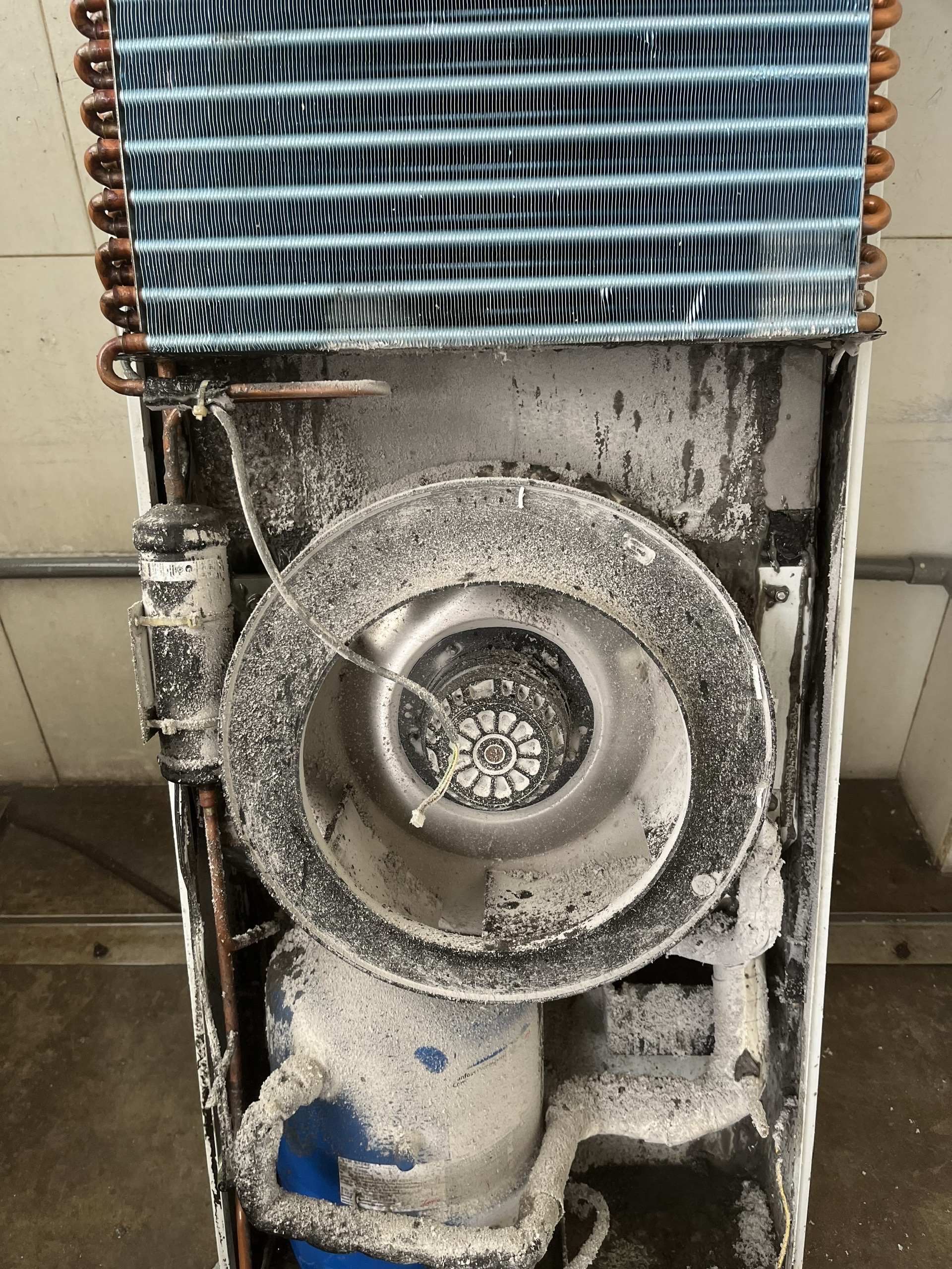 ve-sinh-may-lanh-rittal-chau-duc