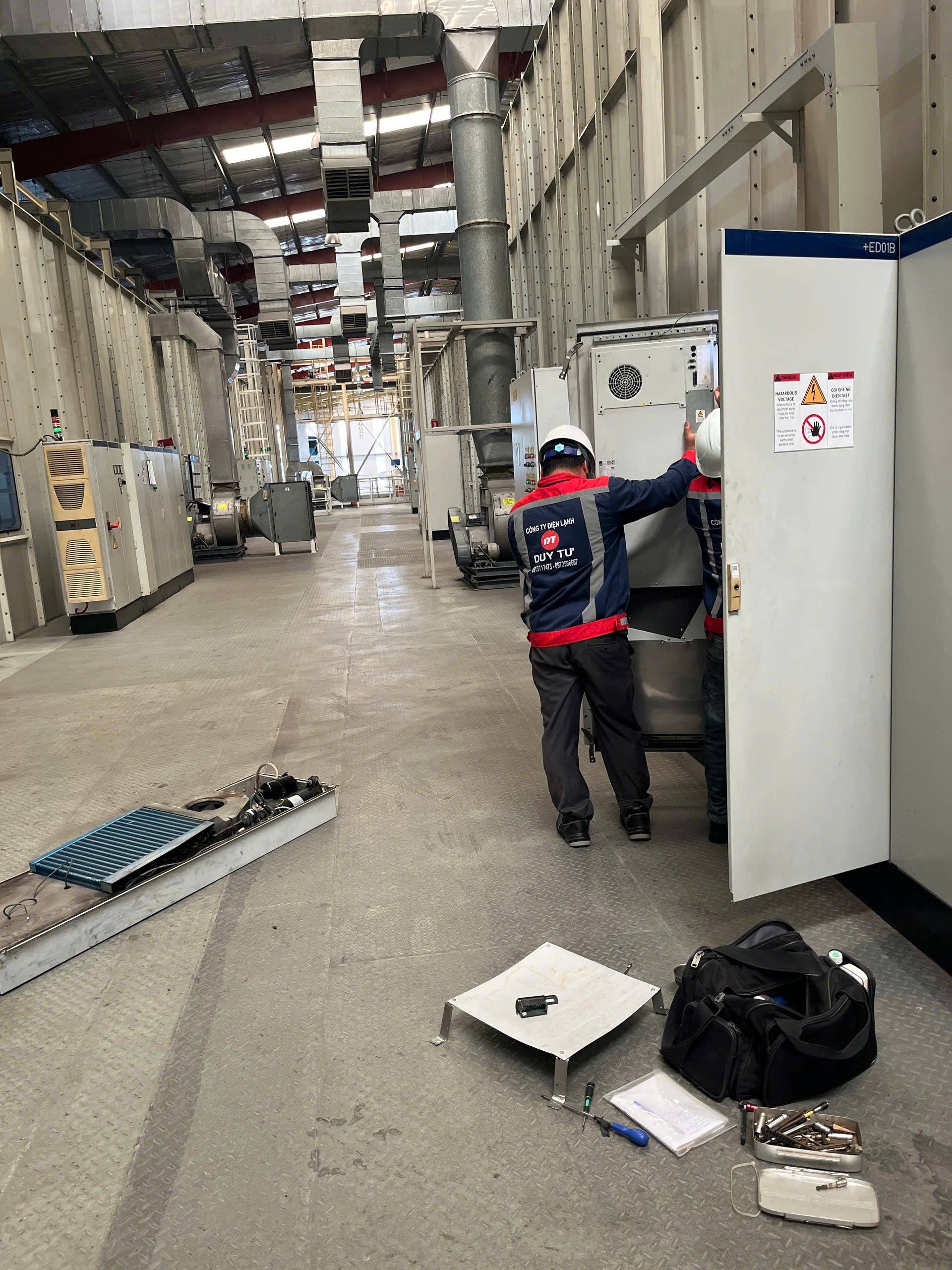 ve-sinh-may-lanh-tu-dien-rittal-tan-thanh