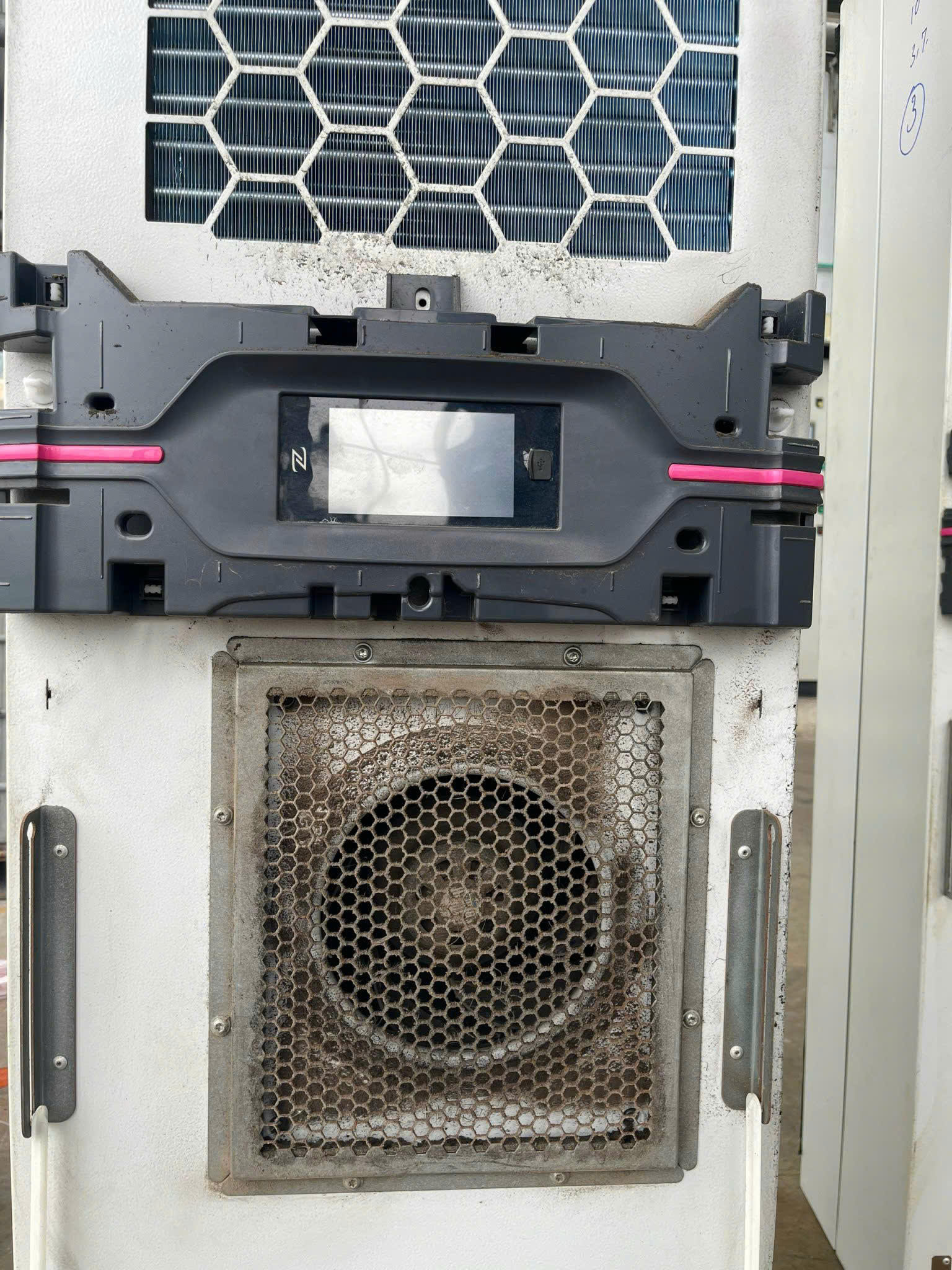 dich-vu-ve-sinh-may-lanh-cong-nghiep-rittal