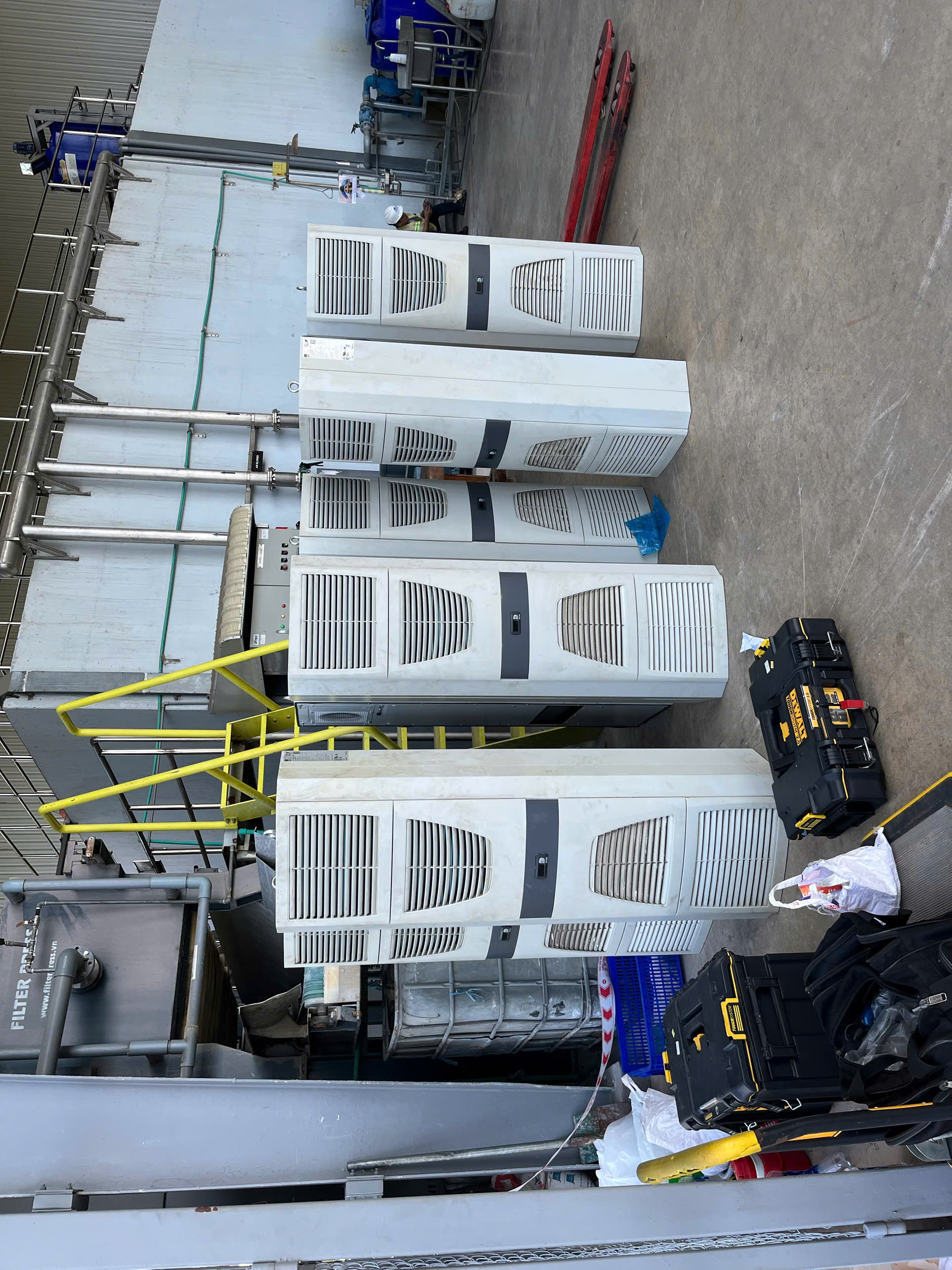 dich-vu-ve-sinh-may-lanh-rittal-cho-nha-may