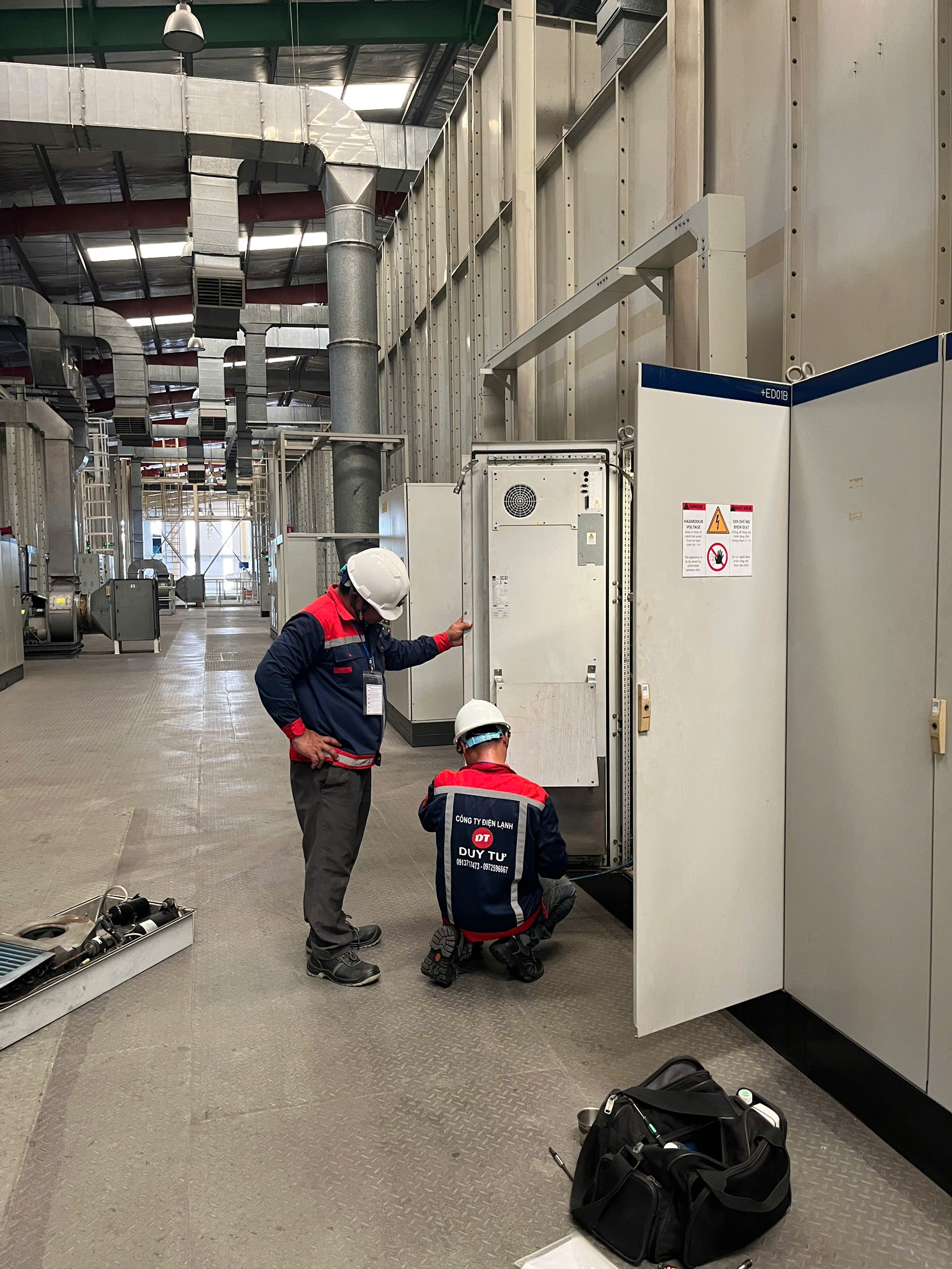 sua-chua-may-lanh-rittal-tai-nha-may-san-xuat-o-to-mercedes-hcm